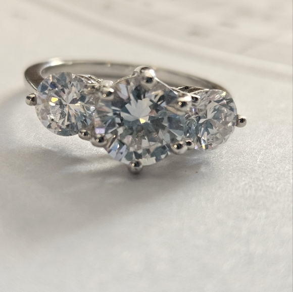 Elegant Silver Triple Stone Ring - Picture 8 of 10